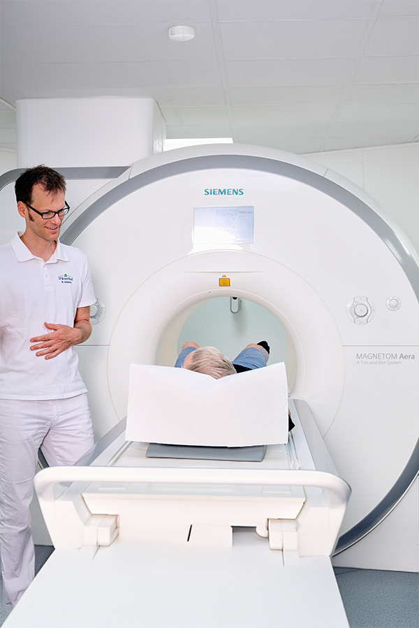 Siemens Magnetom Aera 1,5 T bei uns im Einsatz Siemens Magnetom Aera 1,5 T bei uns im Einsatz